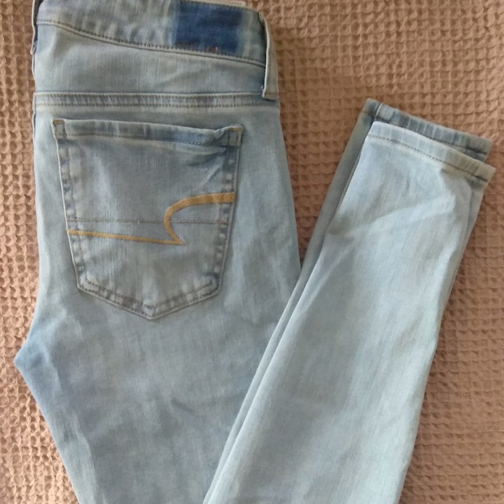 American Eagle Light Wash Denim Jeggings